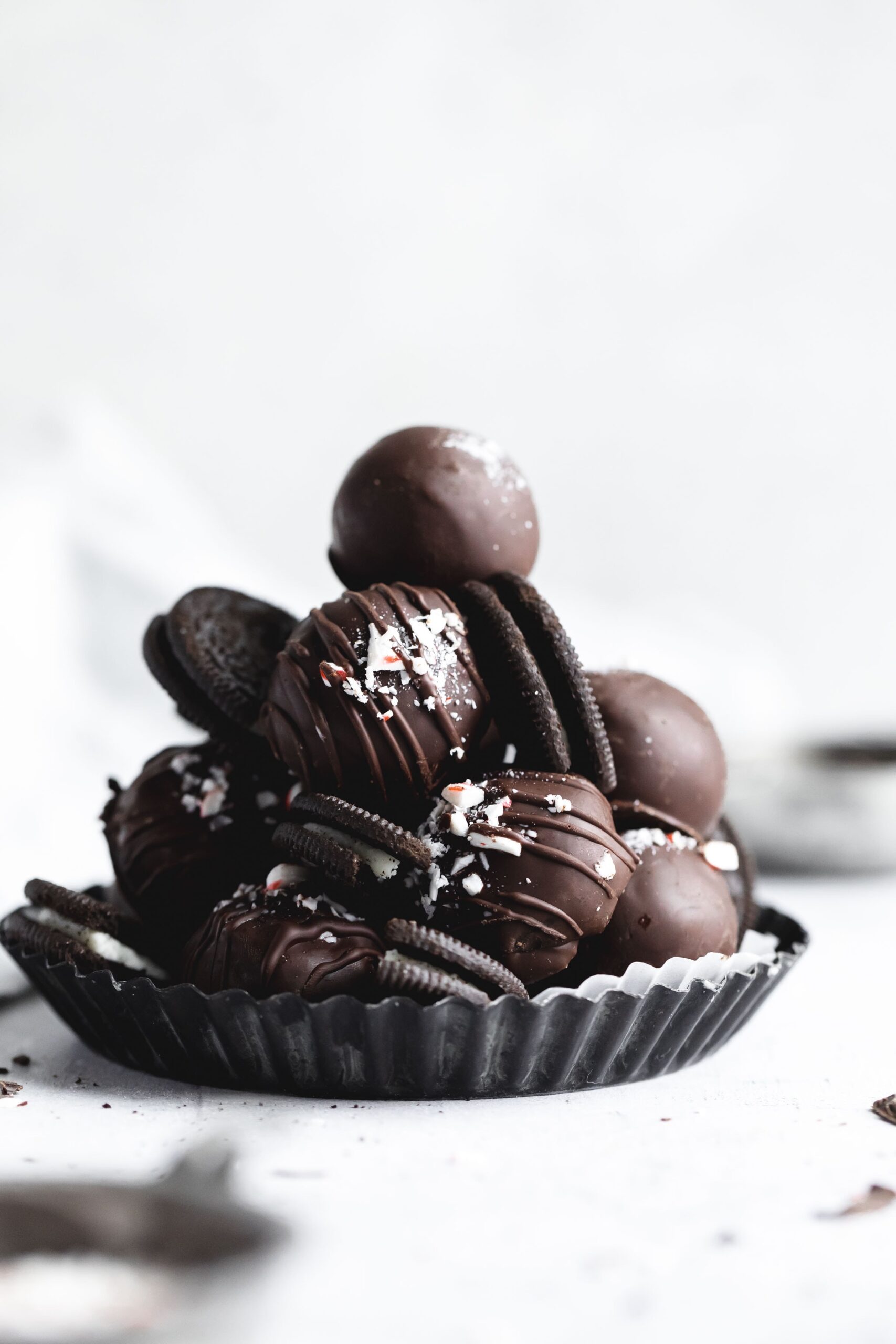 Looking for a quick, easy, and beautiful dessert that won't break the bank this holiday season? You've come to the right place. Introducing peppermint oreo truffles!