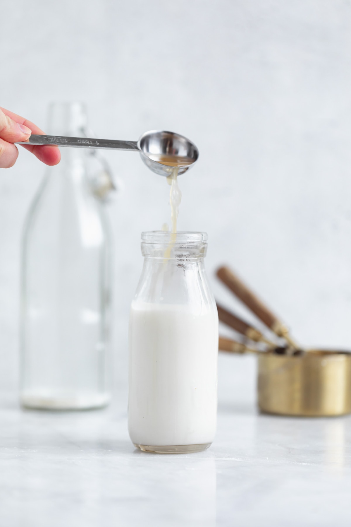 how to make buttermilk substitute with vinegar