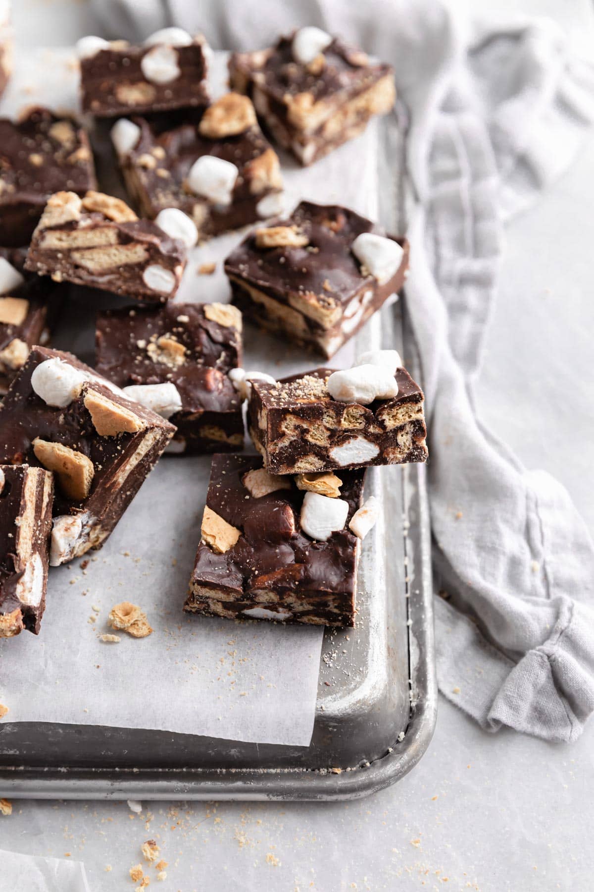 chocolate fudge smores bars