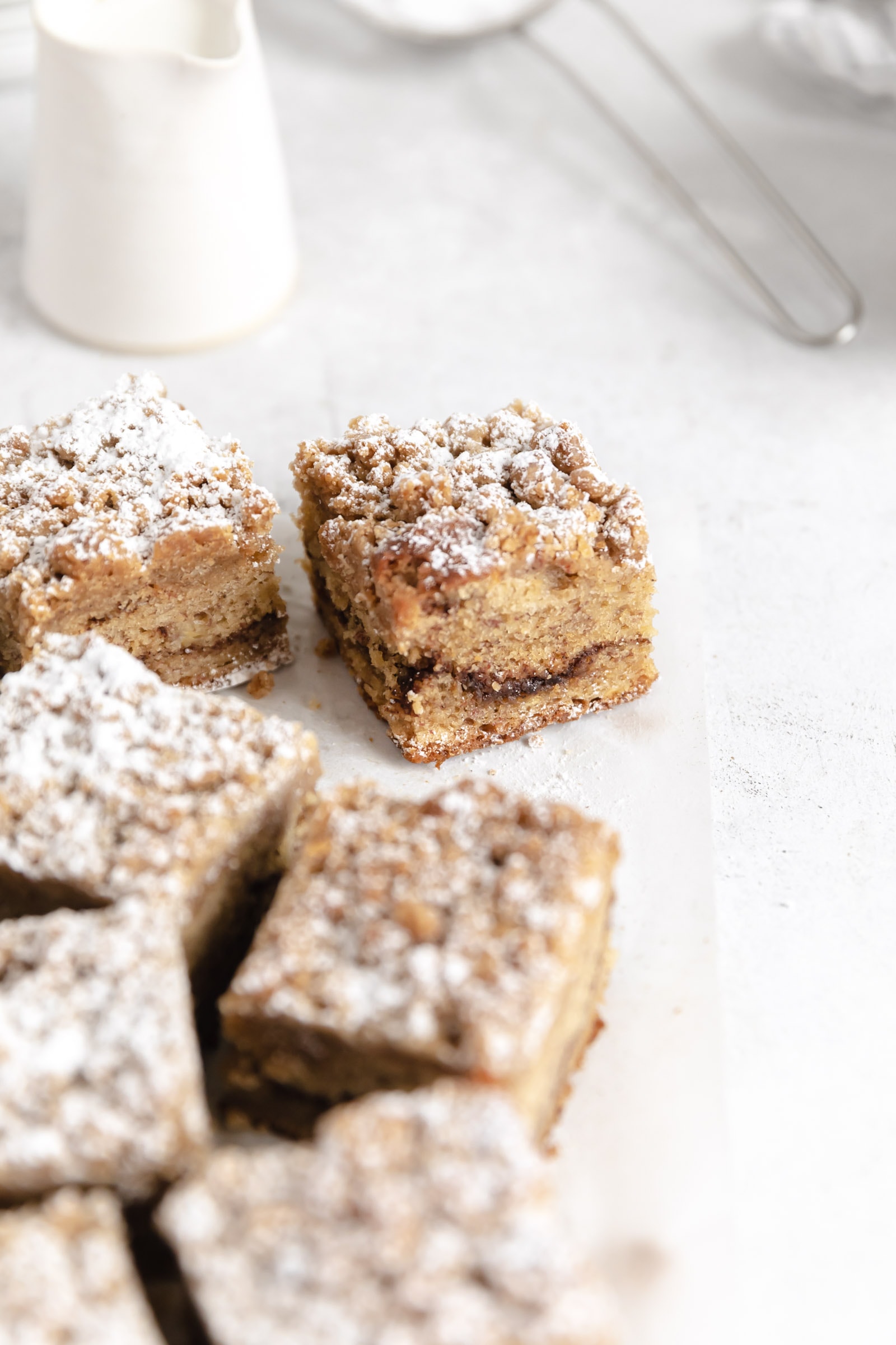 cinnamon swirl banana coffee cake with crumb topping