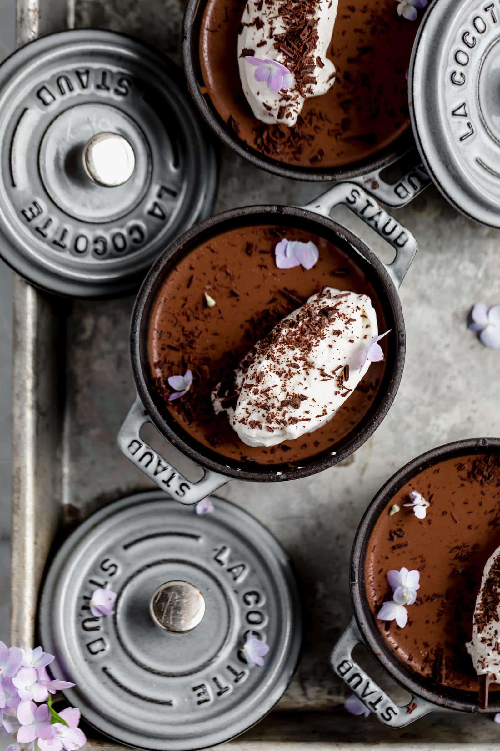 easy chocolate mousse with whipped cram and a shaved chocolate