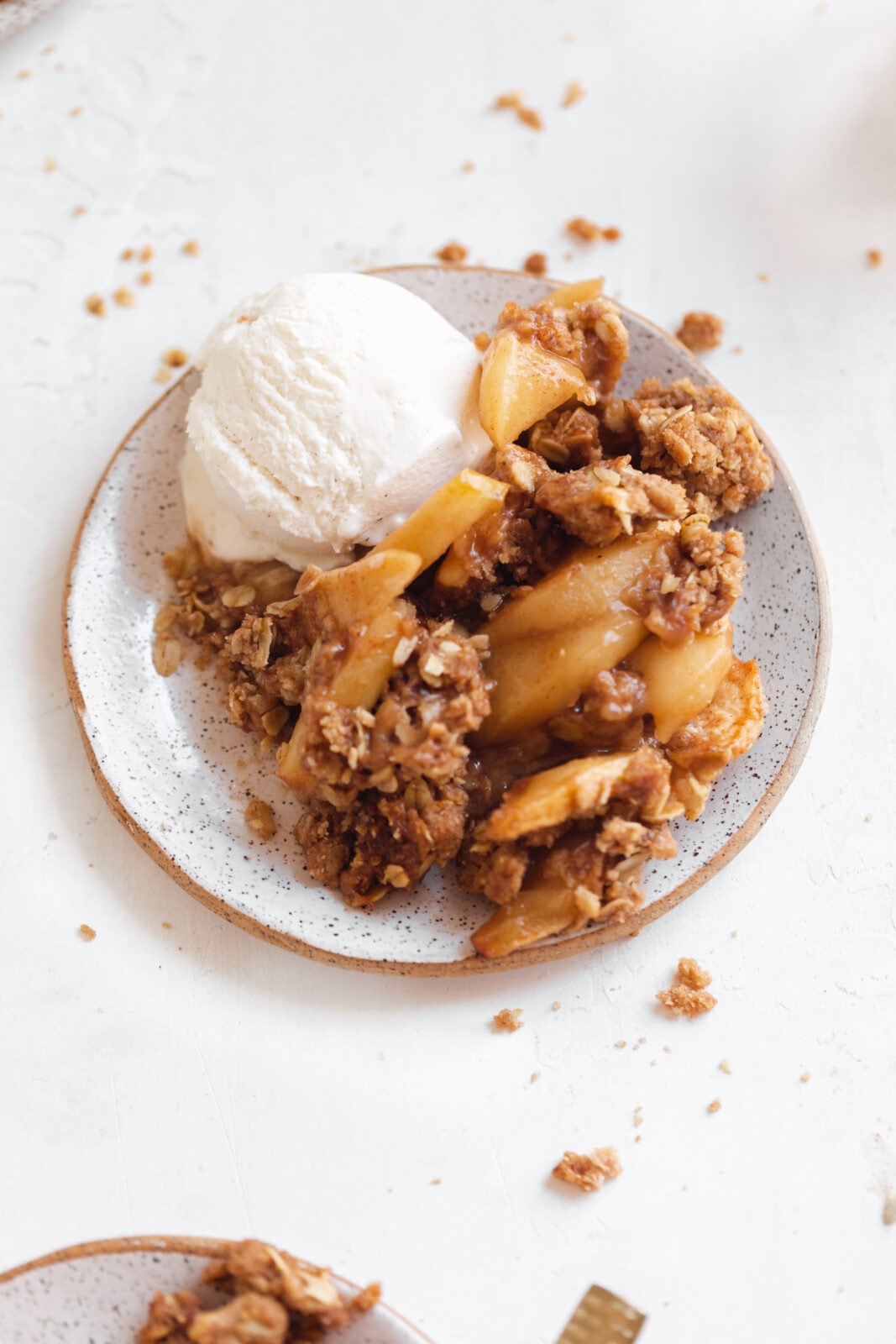 cinnamon apple crisp with vanilla ice cream