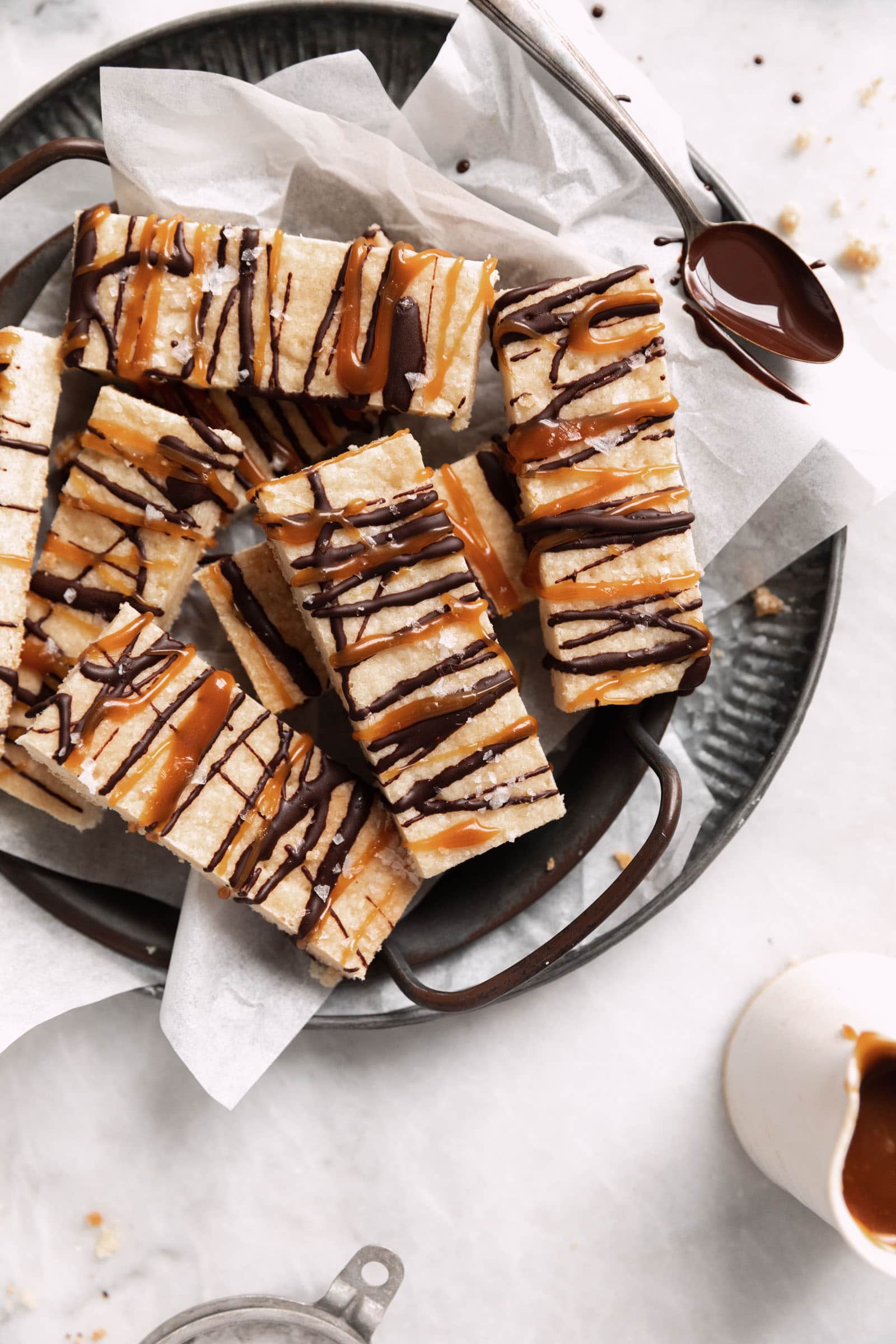 chocolate caramel shortbread bars