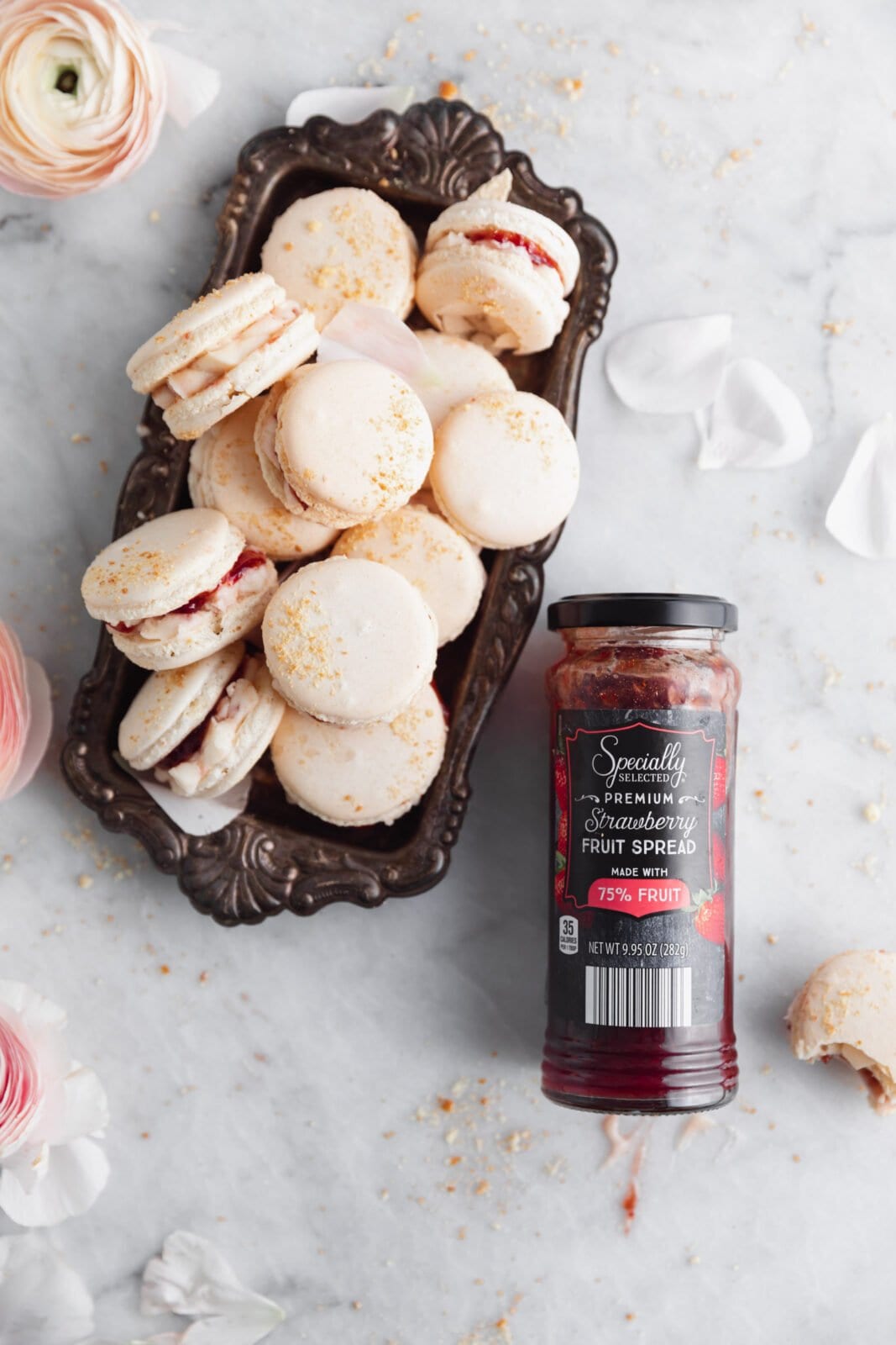 strawberry shortcake macarons