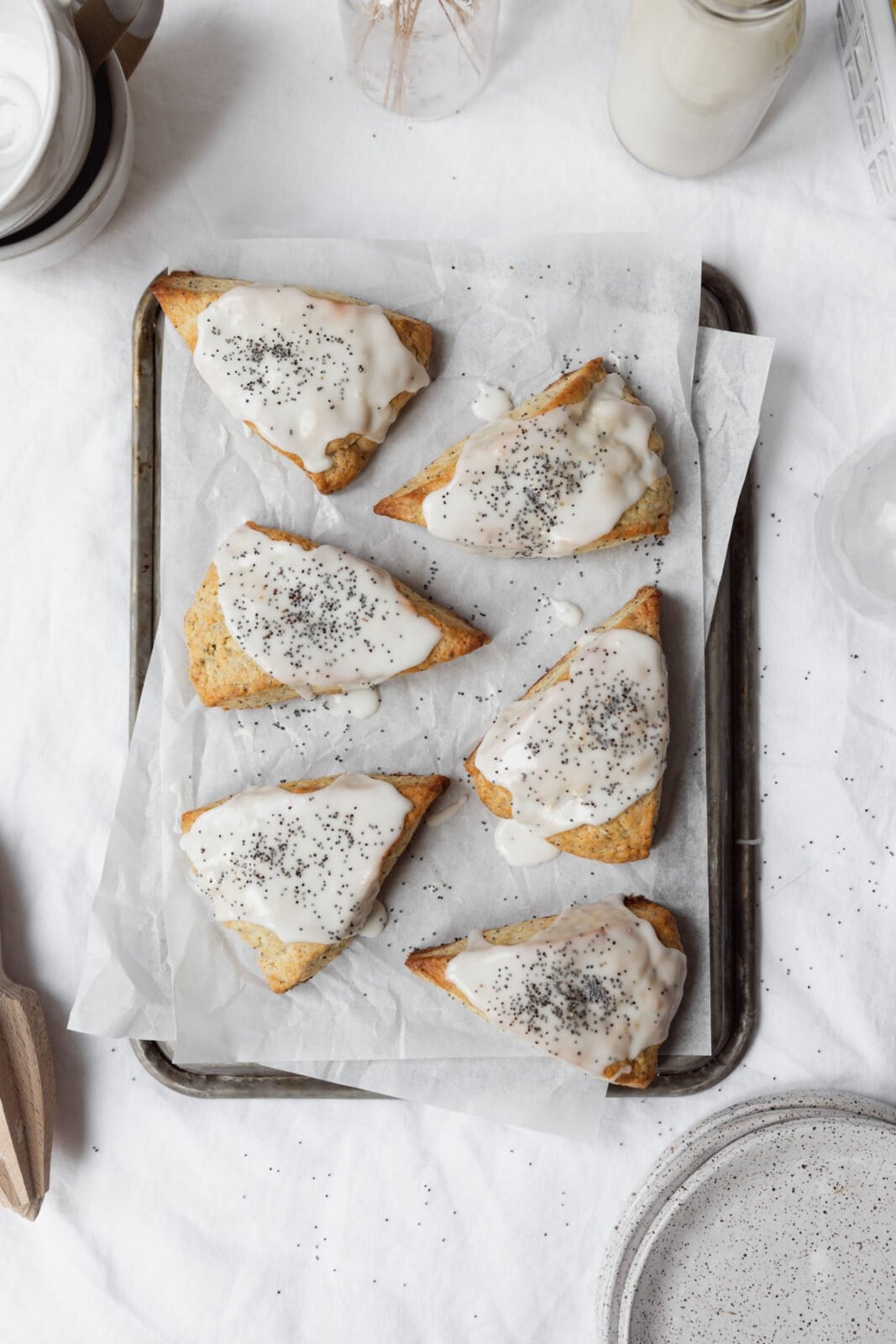 lemon scones with poppyseeds and lemon icing
