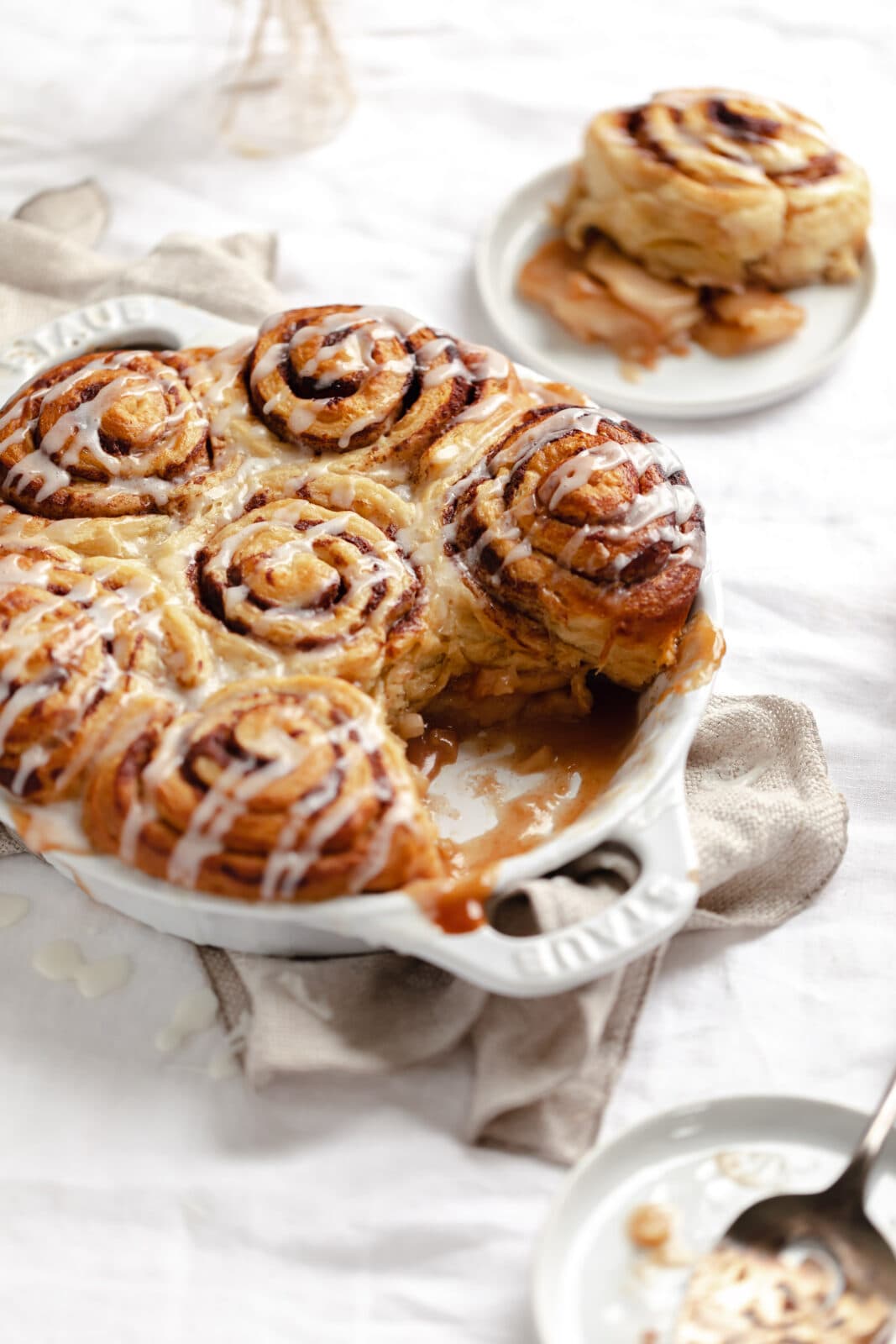 apple cobbler with cinnamon roll topping