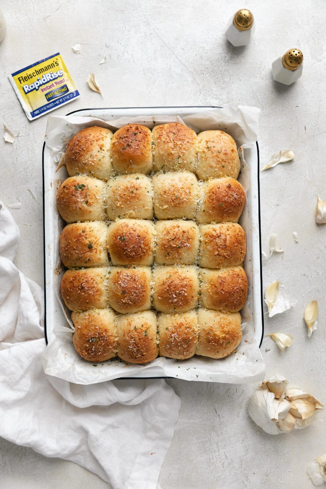 garlic parmesan dinner rolls