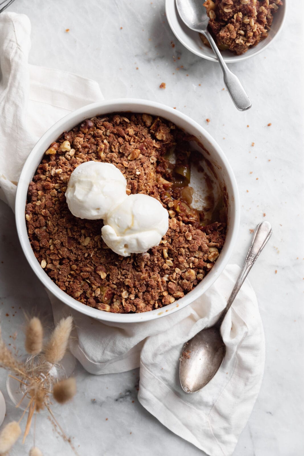 maple walnut apple crisp a la mode