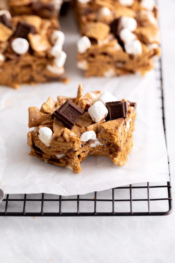 golden grahams s'mores bar