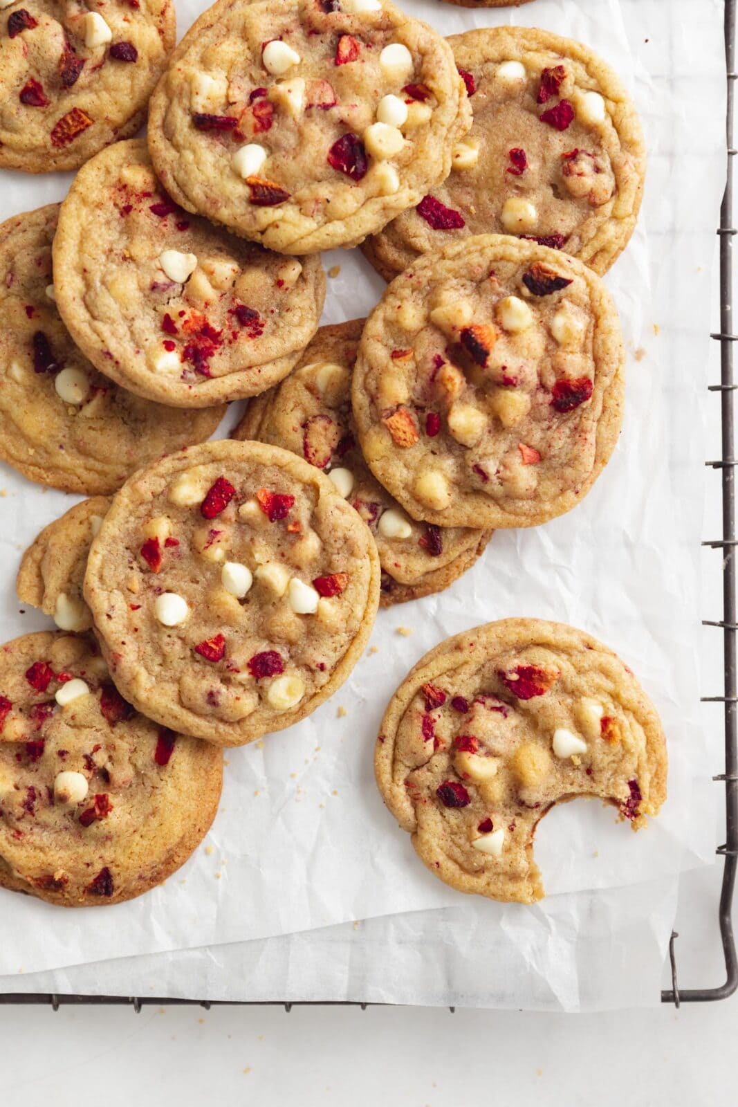 strawberries and cream cookies