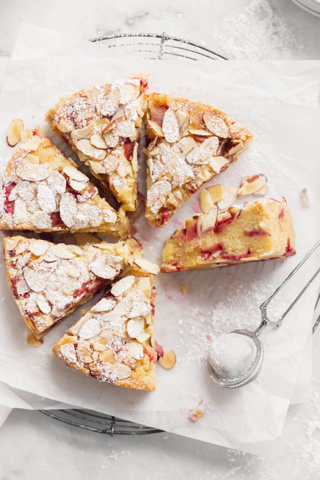 strawberry almond cake with powdered sugar