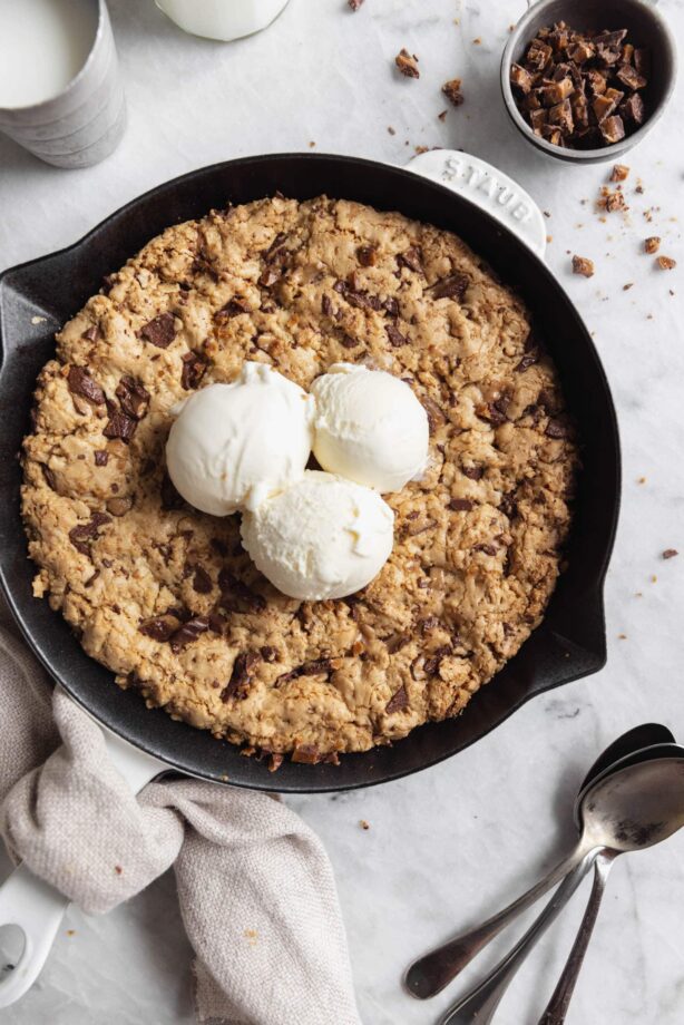toffee oatmeal chocolate chunk cookie skillet