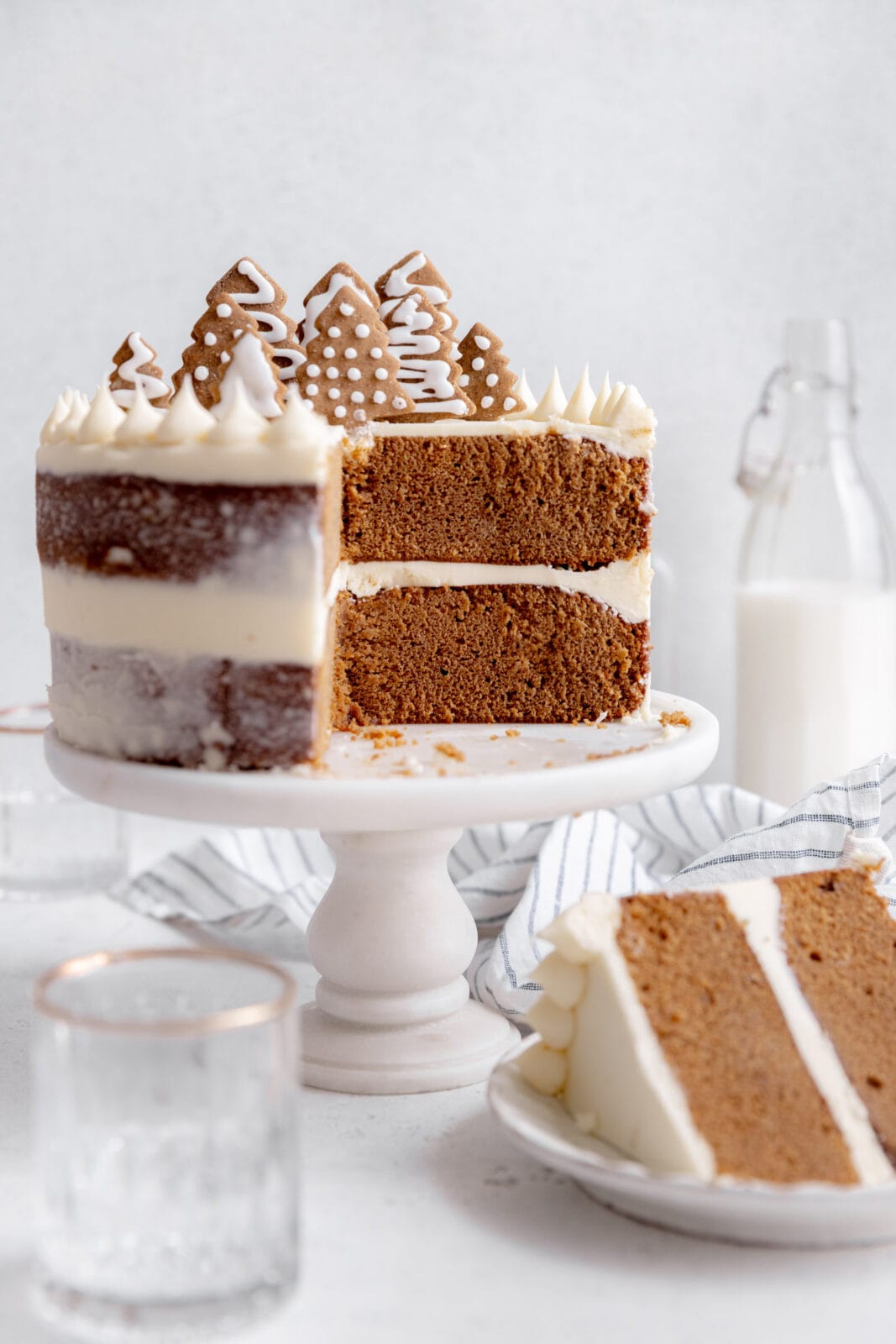 gingerbread cake with white chocolate frosting