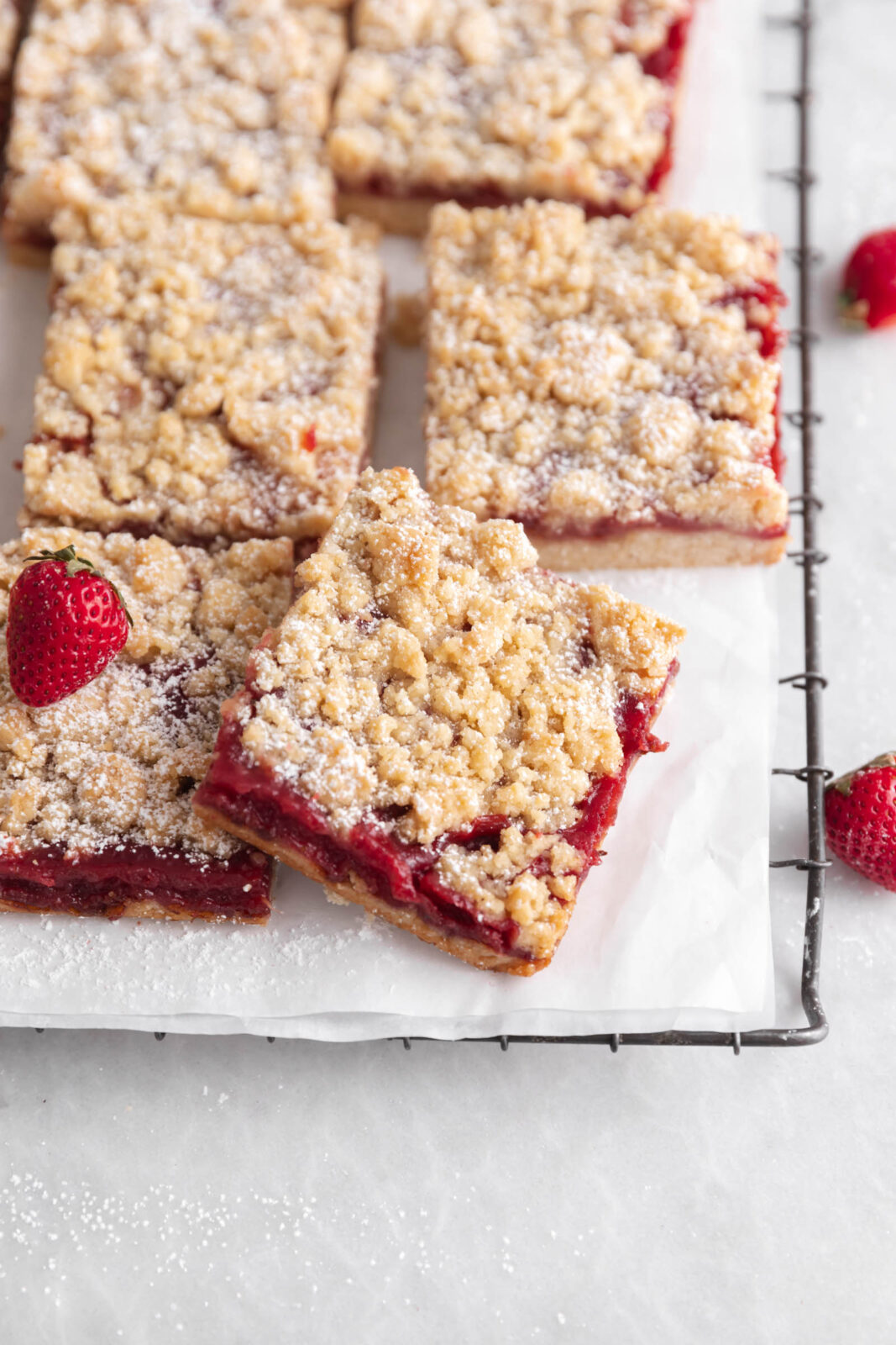 strawberry rhubarb crumble bars