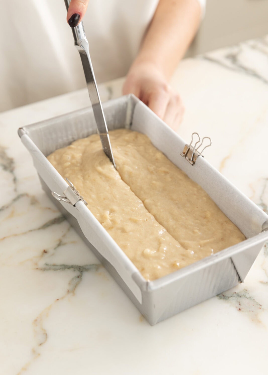 knife trick for banana bread