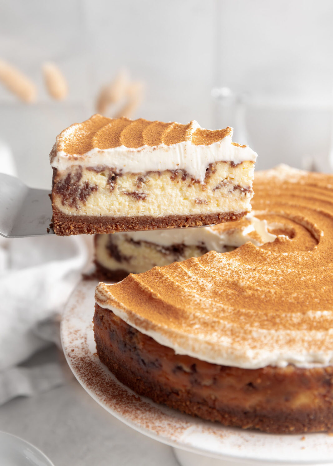 cinnamon roll cheescake