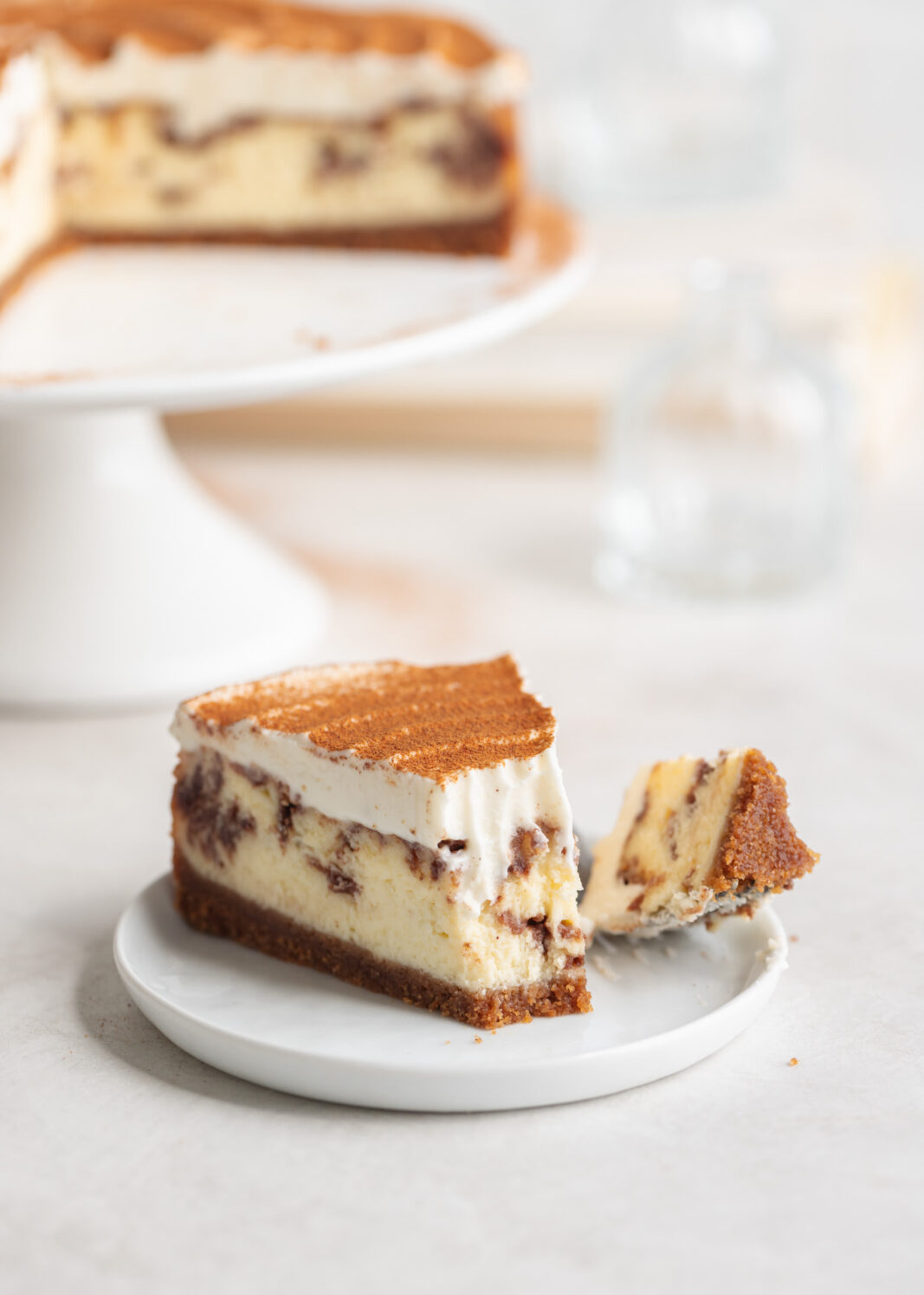 cinnamon roll cheesecake