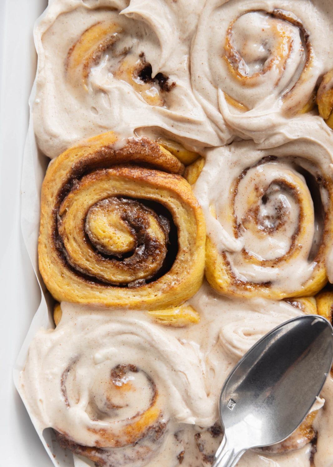 ooey gooey pumpkin cinnamon rolls