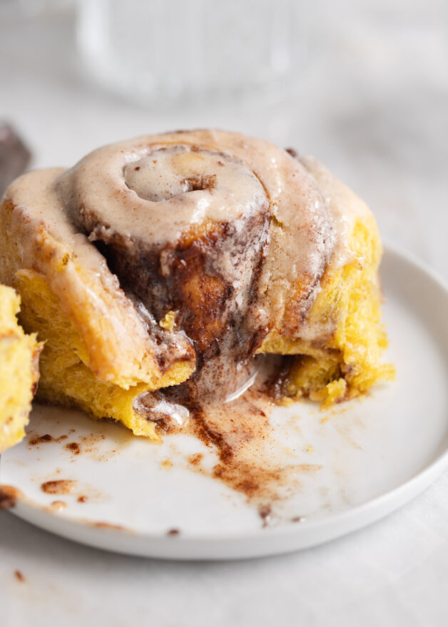 ooey gooey pumpkin cinnamon rolls